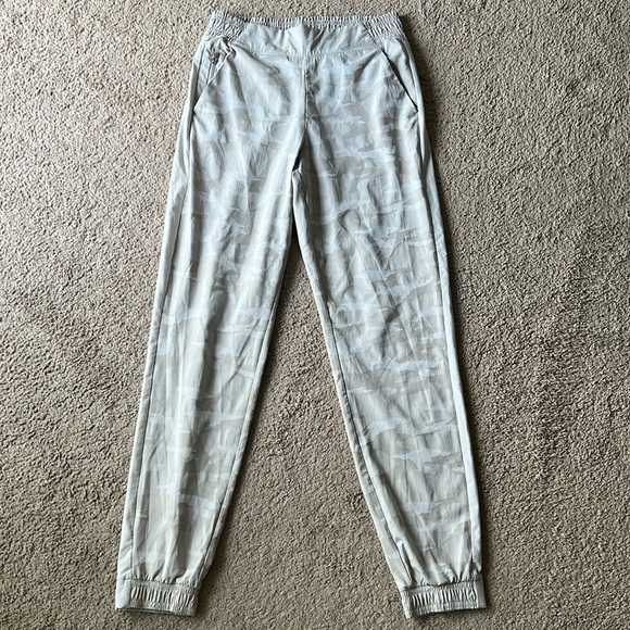 Athleta Brooklyn Textured Jogger Camo Abalone Grey Cream - Picture 3 of 10